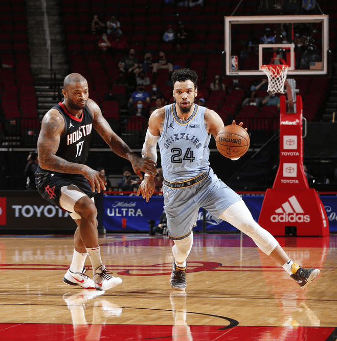 国王横扫火箭，莫兰特带队取胜