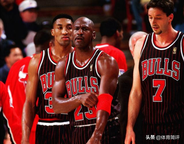 青岛队险胜公牛，詹姆斯带队取胜