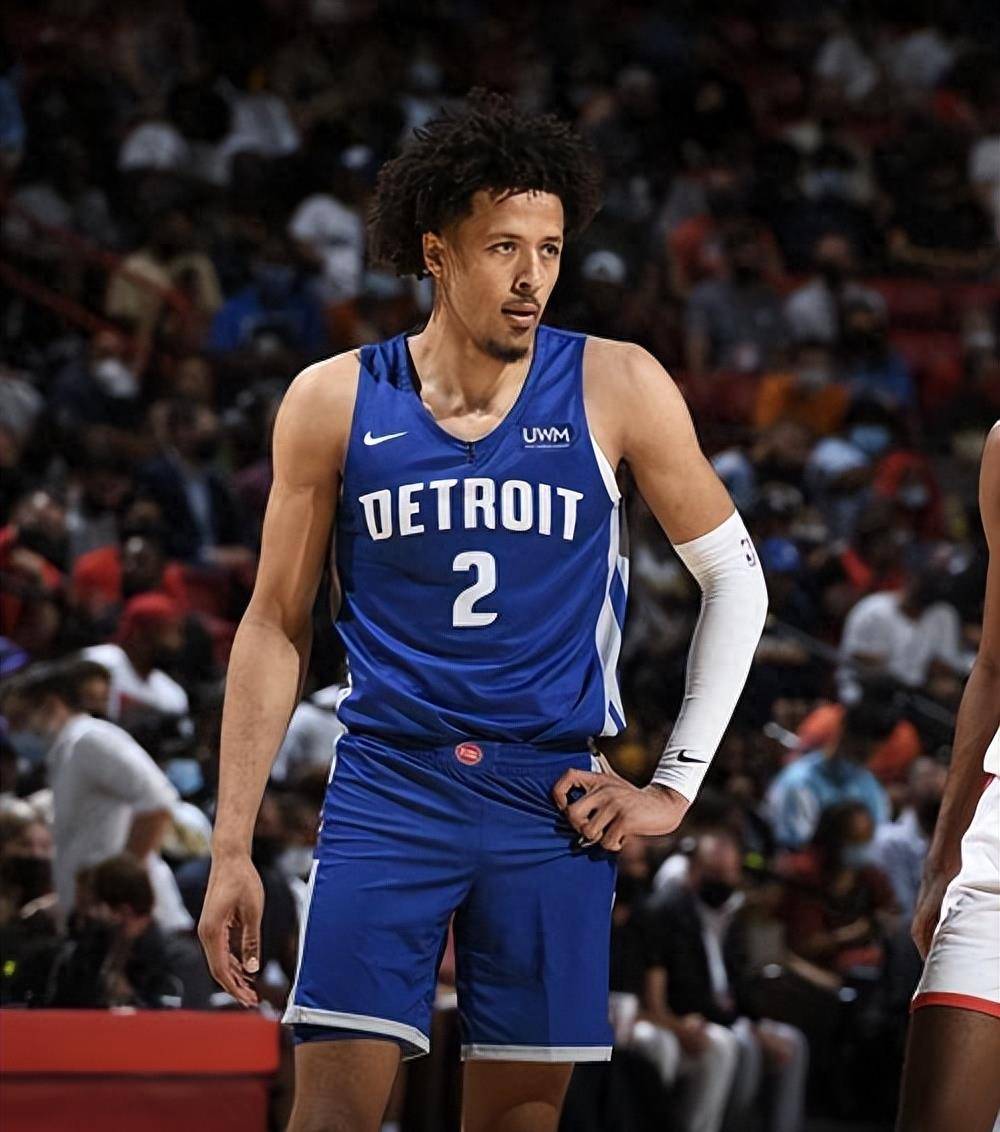 欧洲顶尖篮球巨星夜间荒唐行径被捕，事件曝光