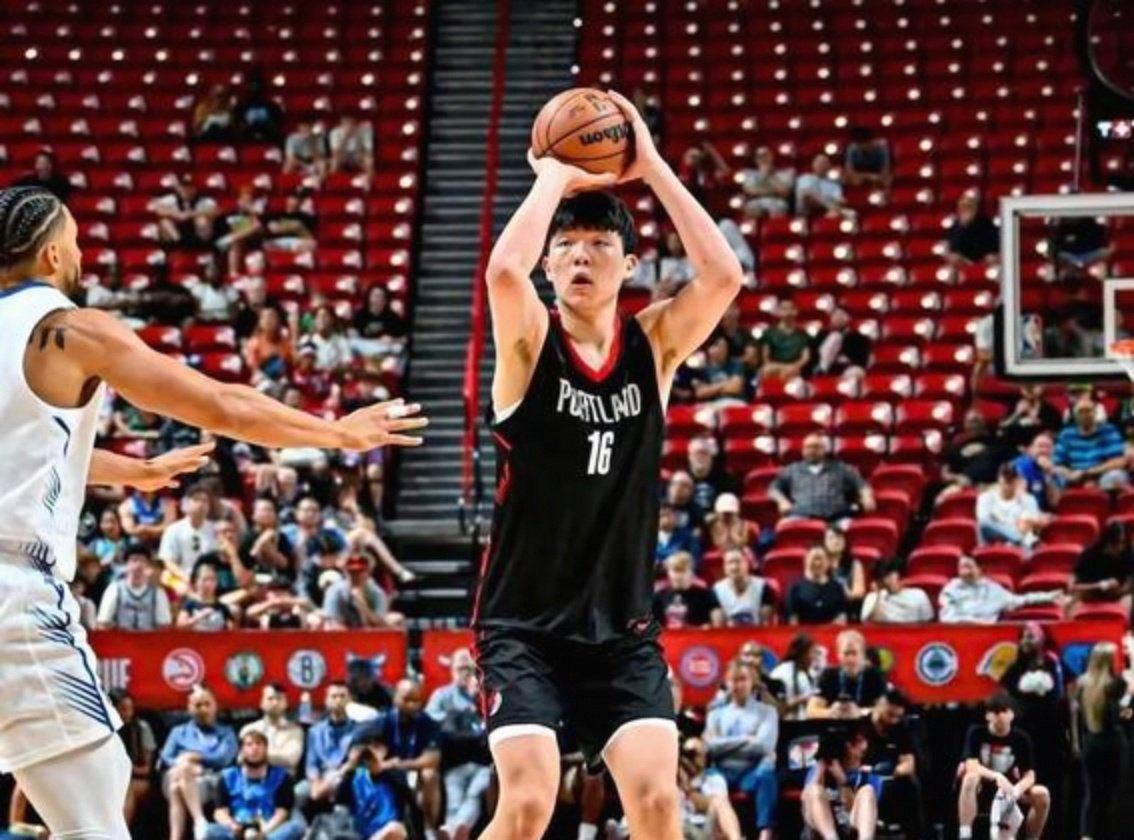 深圳队横扫雷霆，周琦扛起全队