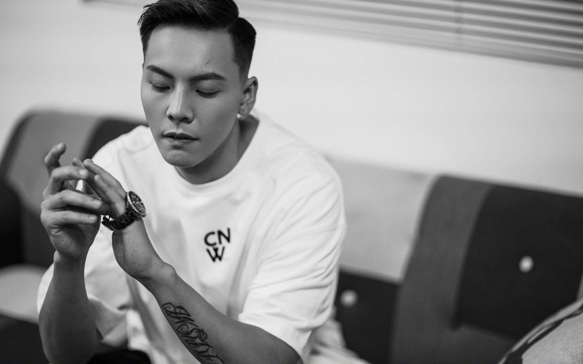 弗拉霍维奇压制级发挥，澳大利亚关键战突围丹麦，绿茵场上，两种胜利的哲学