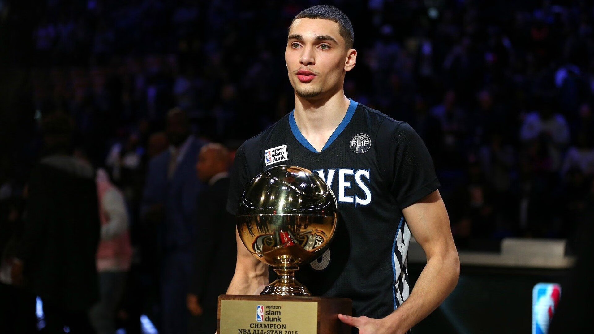 戈贝尔一柱擎天,湖人鏖战险胜勇士