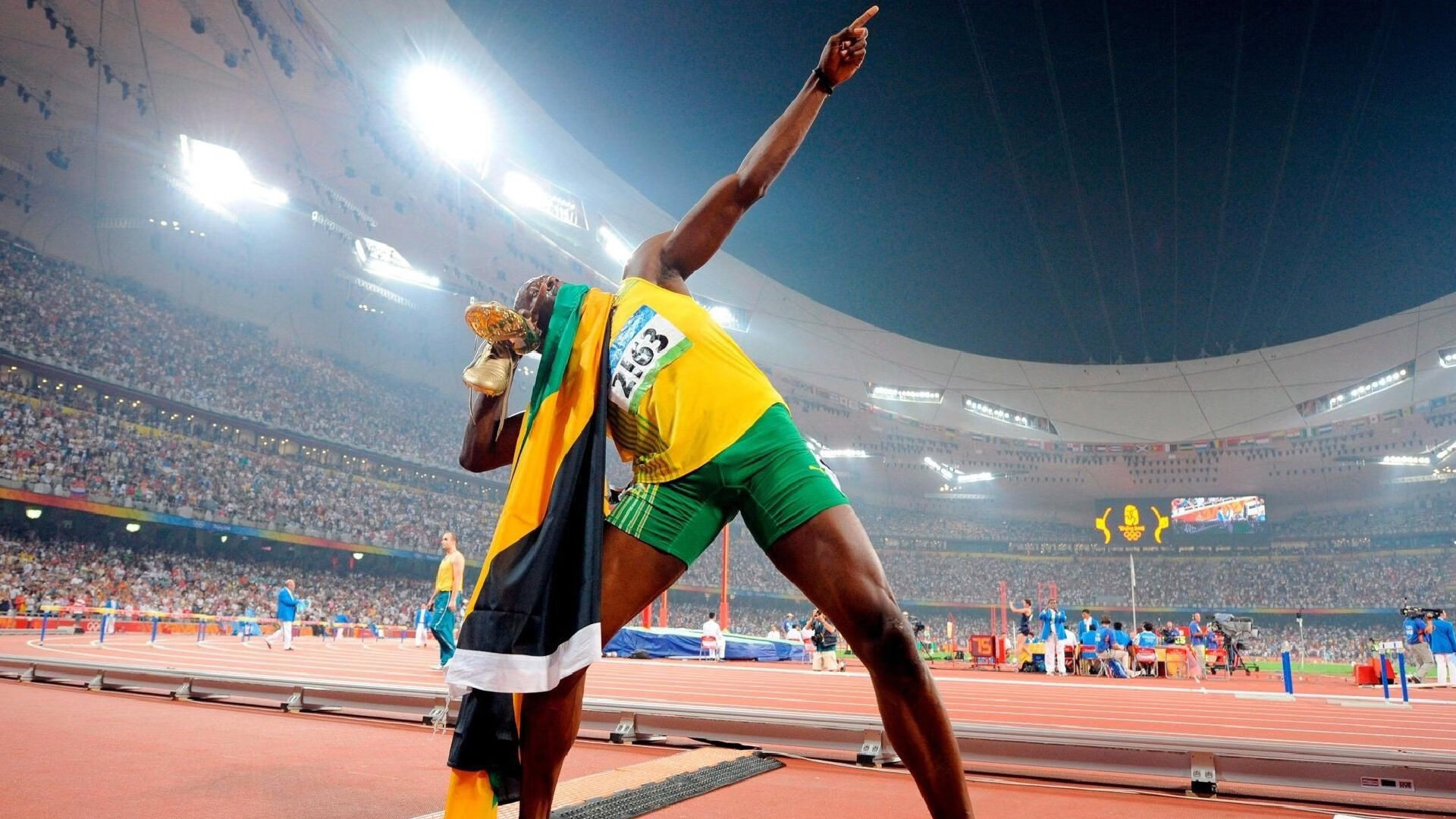 跨洋双星！杰伦格林在德甲争冠战接管比赛，勇士翻盘辽宁，绝境反击精神的竞技回响