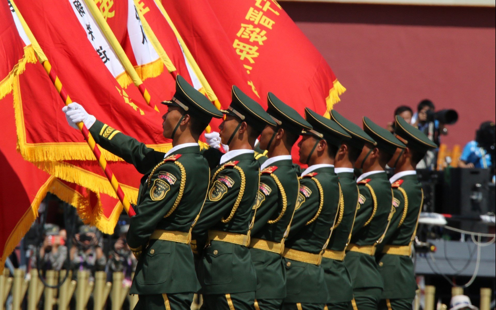 福克斯封神之战,马刺铁血防守绞杀雄鹿双星,冠军基因觉醒