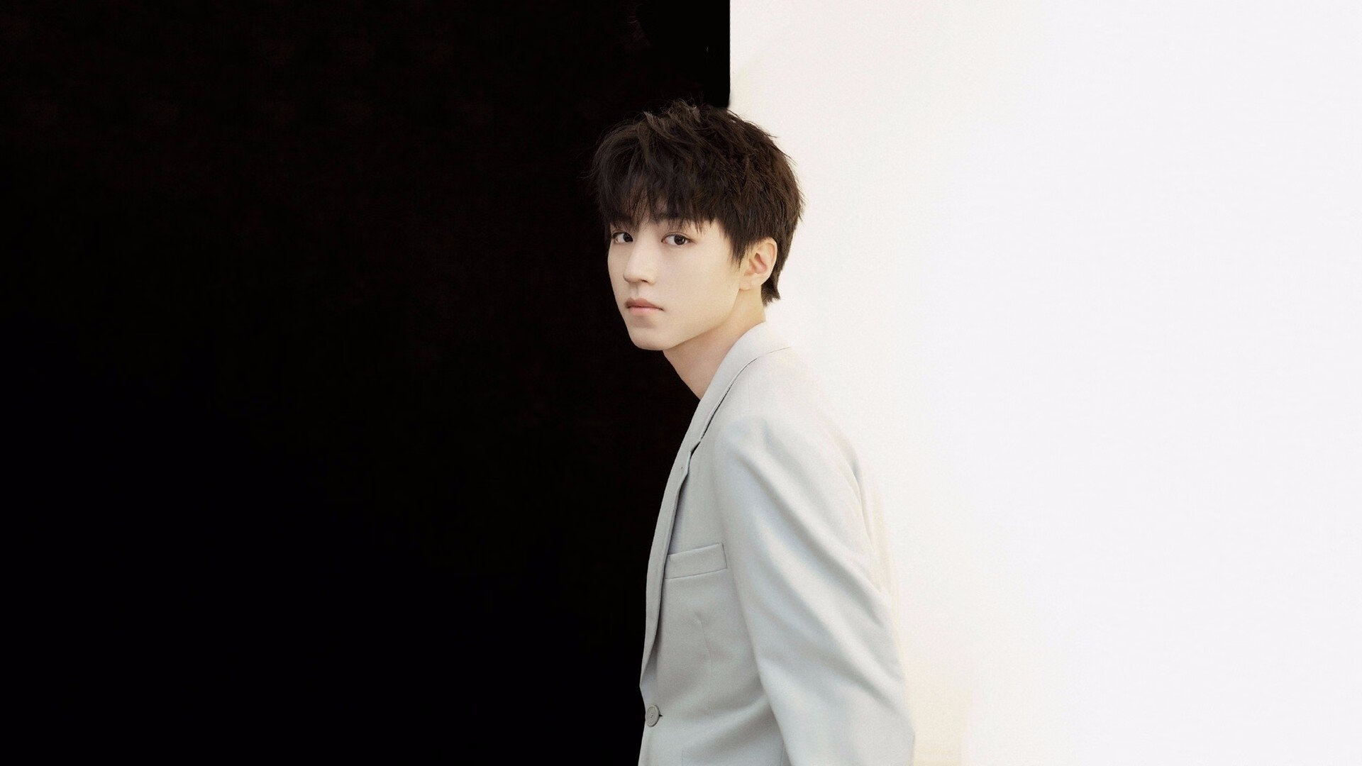 防守艺术,那不勒斯锁死荷兰,卡瓦哈尔逆境绽放光芒